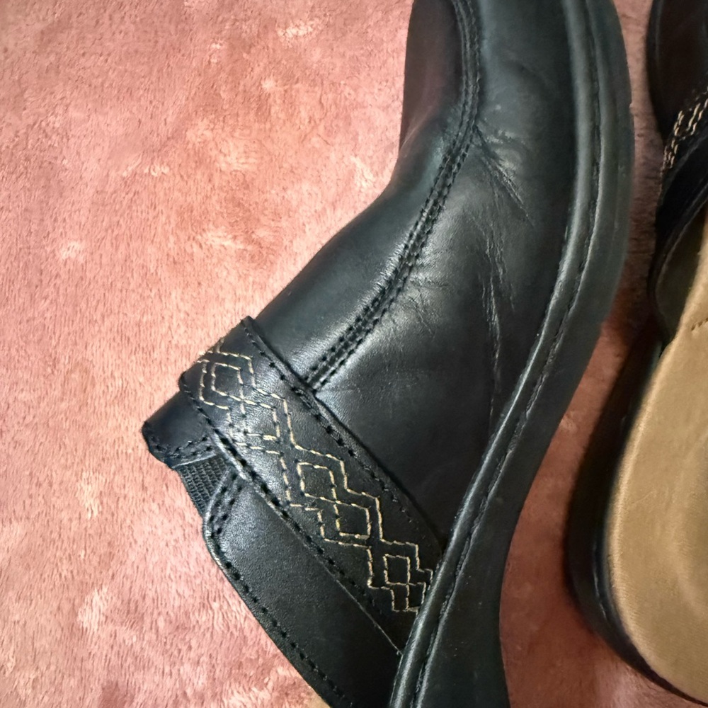 Clarks Black Leather Slip-On Mules with Decorative Stitching - Picture 6 of 7